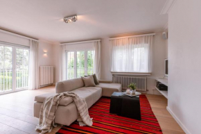 Peacefully located family apartment with lovely garden and parking